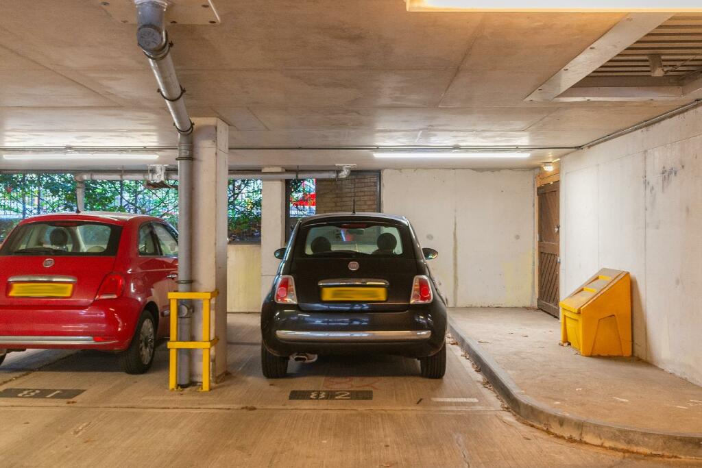 8S2CBR - Parking A.jpg