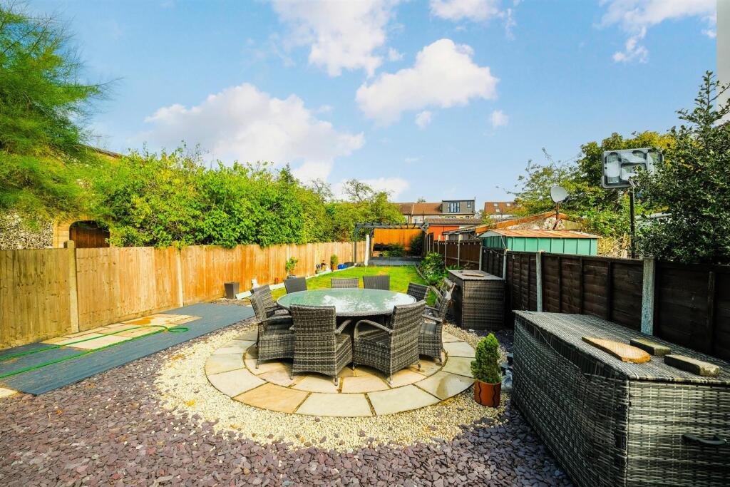 Larkswood Road-29.jpg