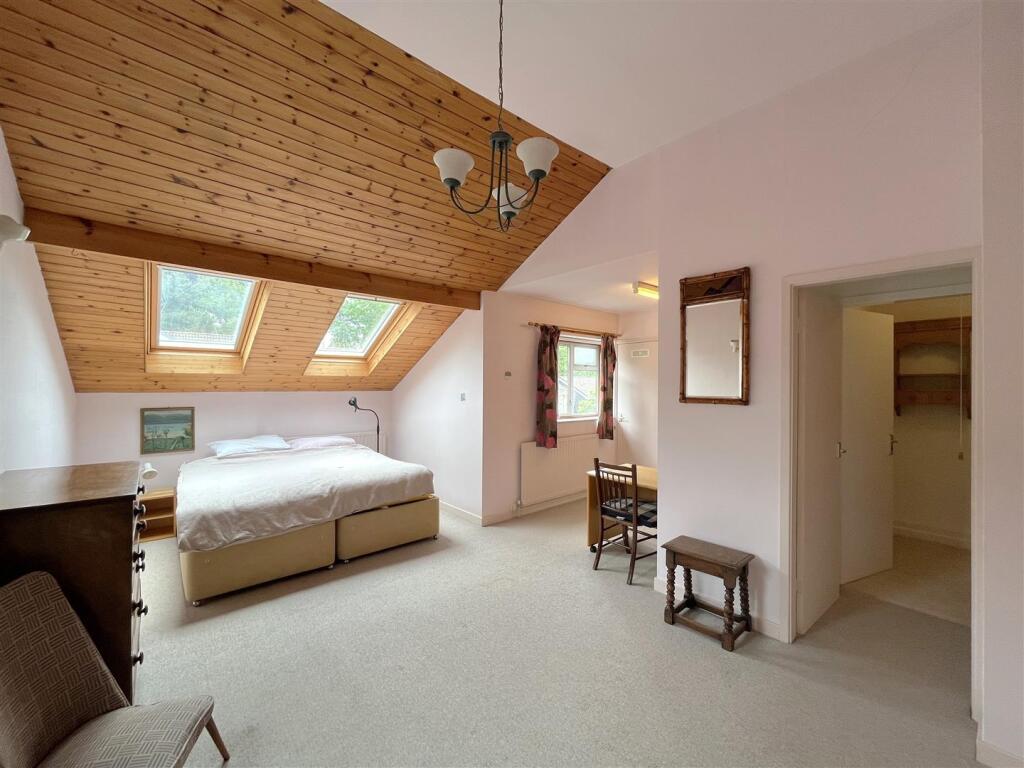 IMG_8774 new extention bedroom one.JPG