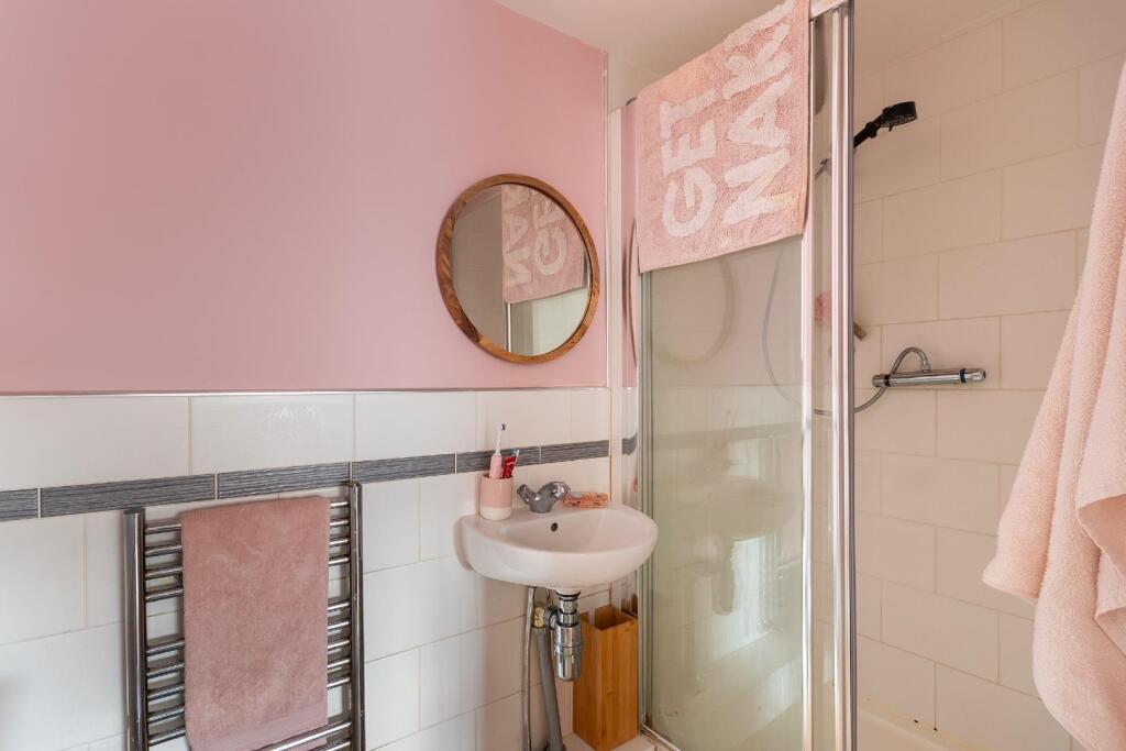 0C8RKE - Ensuite A.jpg