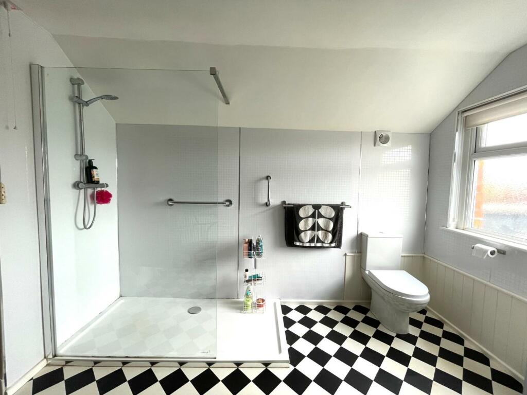 Bathroom.JPG