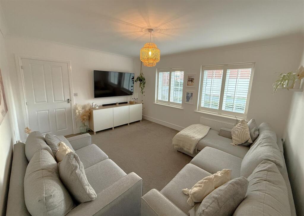 Living Room B.JPG