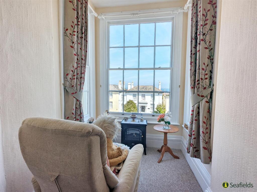 Flat 3 Bay.jpg