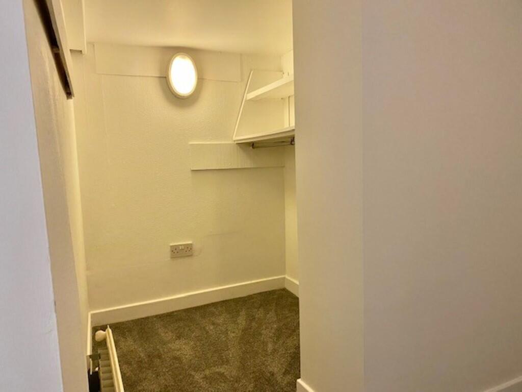 Basement Bedroom/...