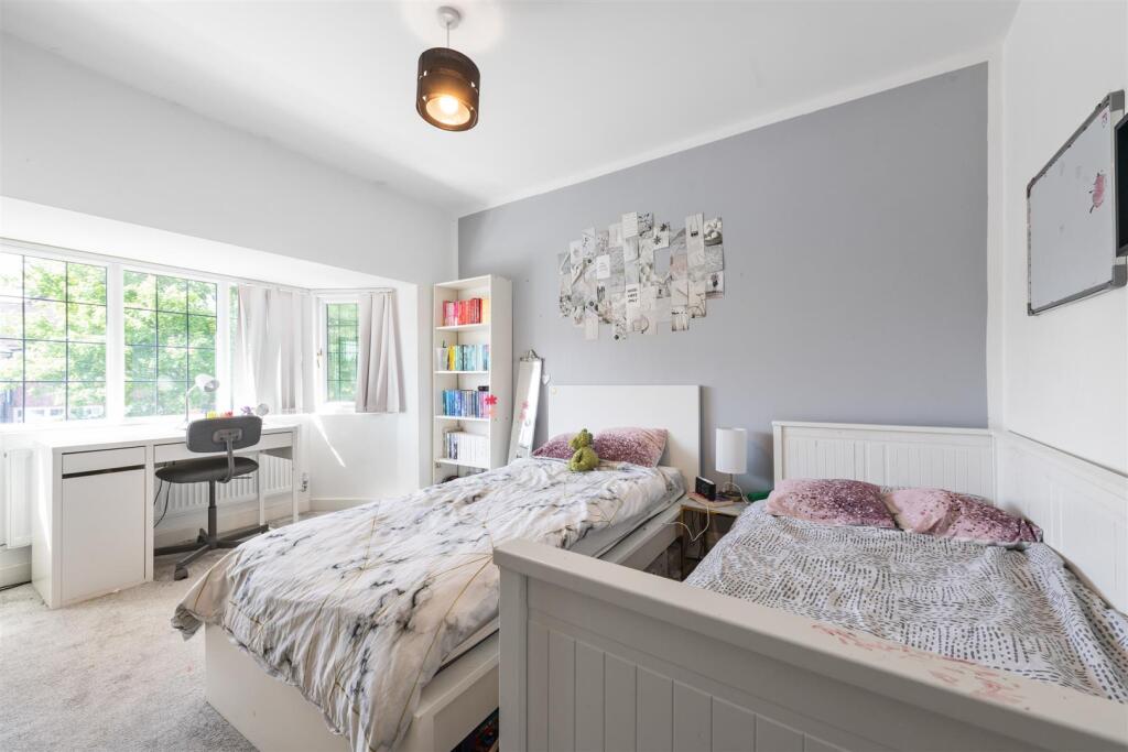 8 Witherford Croft, Solihull, B91 1TU_7.jpg