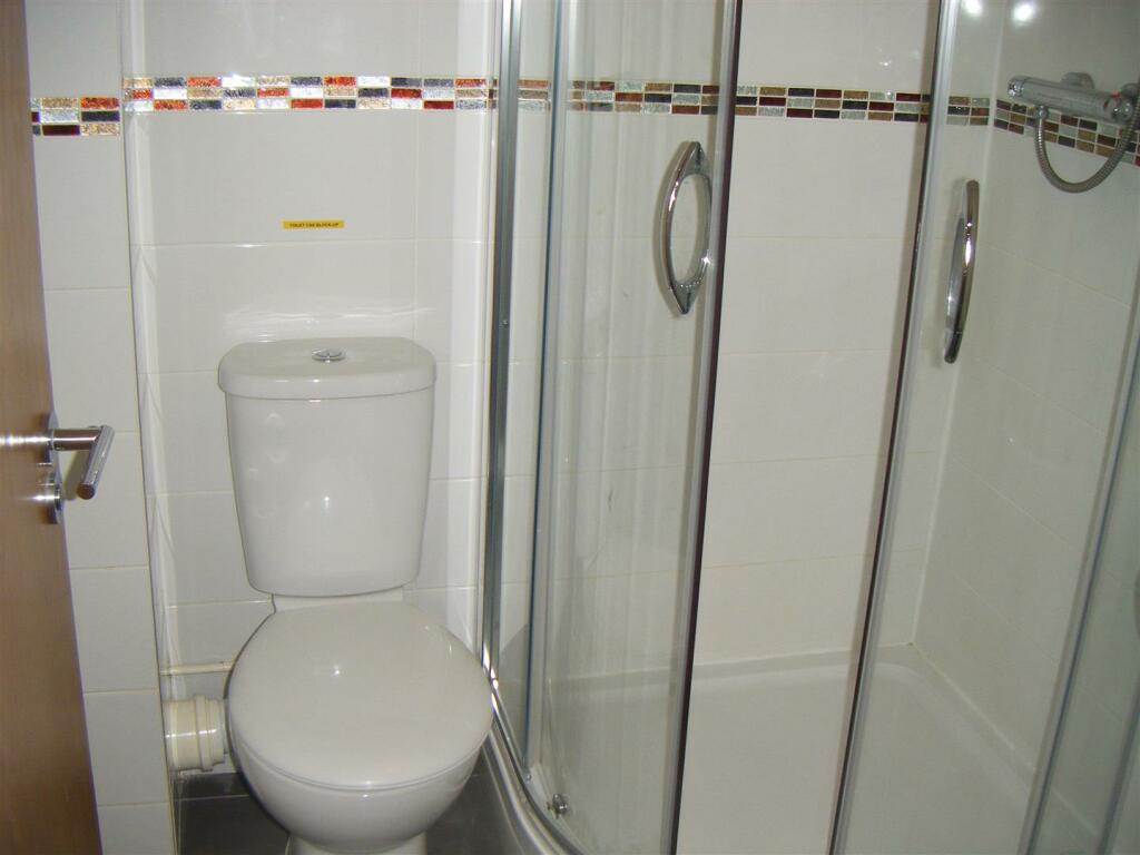 Flat 1 24 Kilbourn St (62).JPG