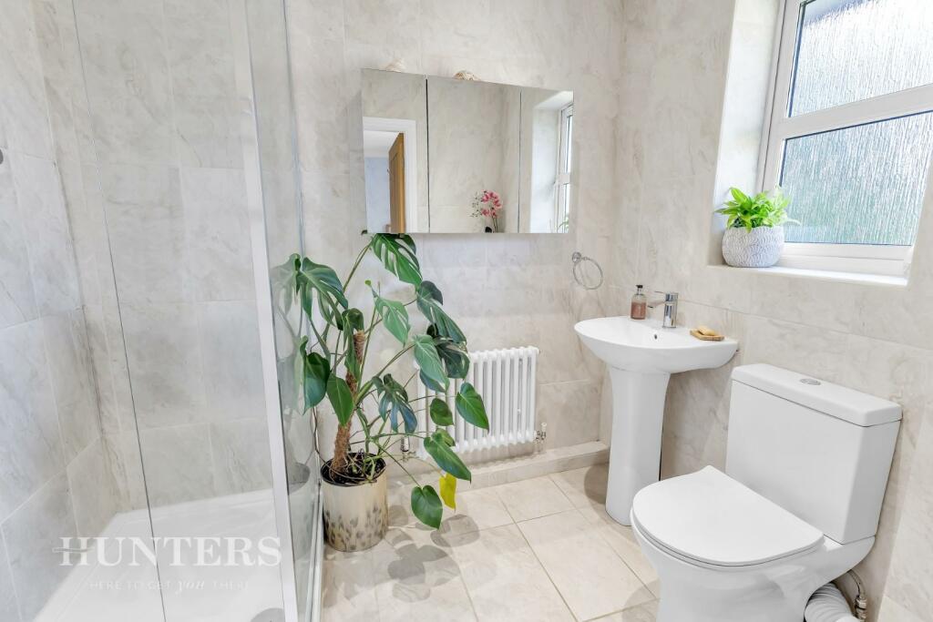 En-suite bathroom