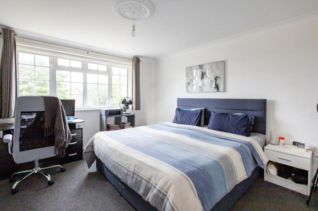 bed1.jpg