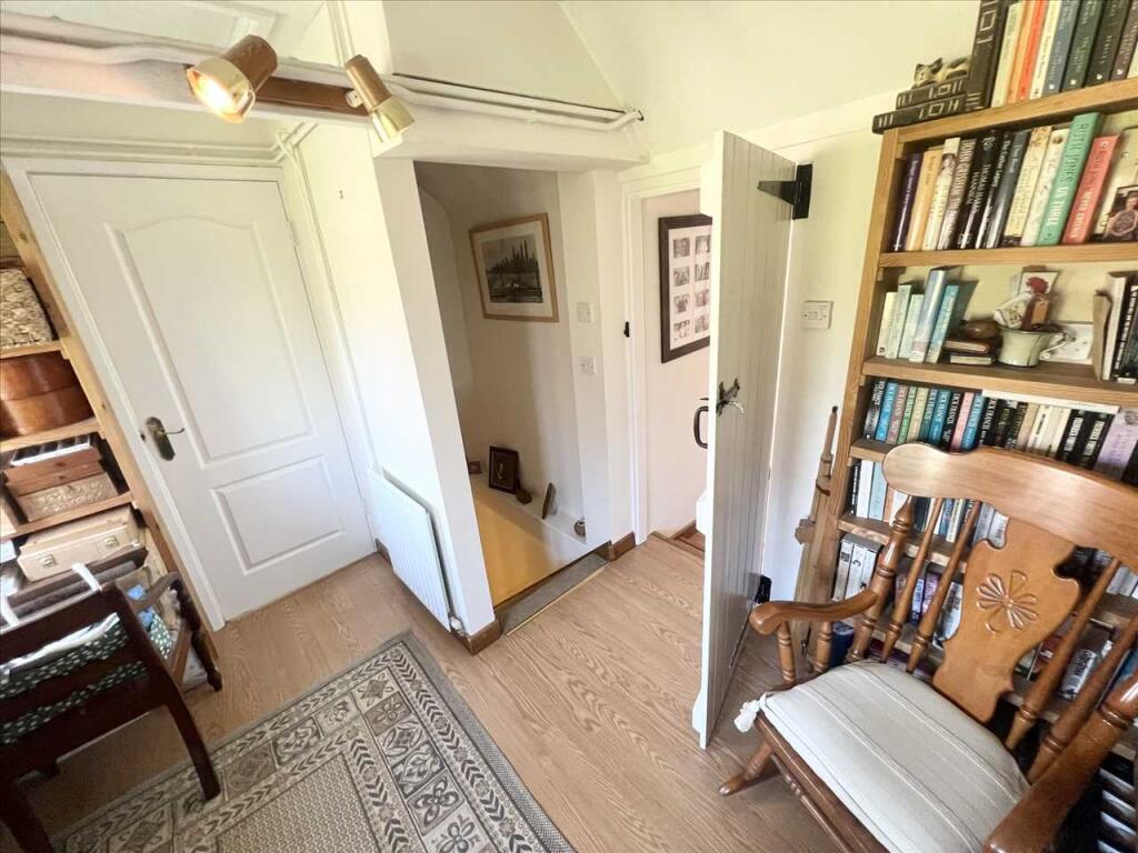 Library / Snug