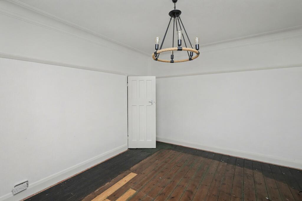 11 Church Crescent, London N20 0JR