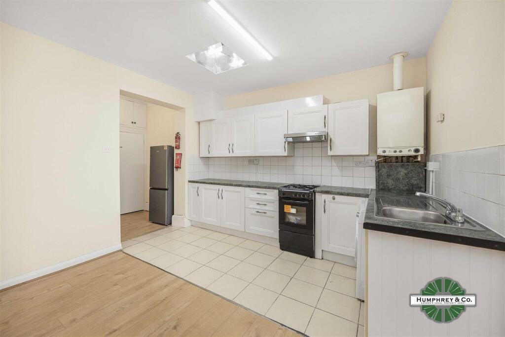 93    Grove Green Road -010.jpg
