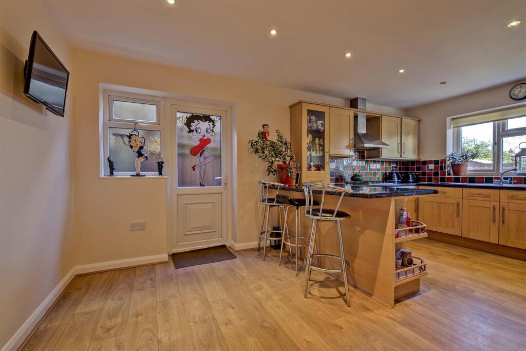 Kichen/breakfast room view