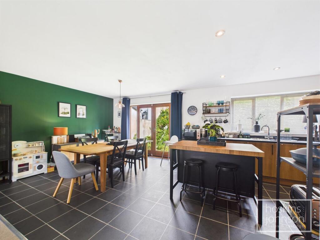 Open plan living/kitchen/diner