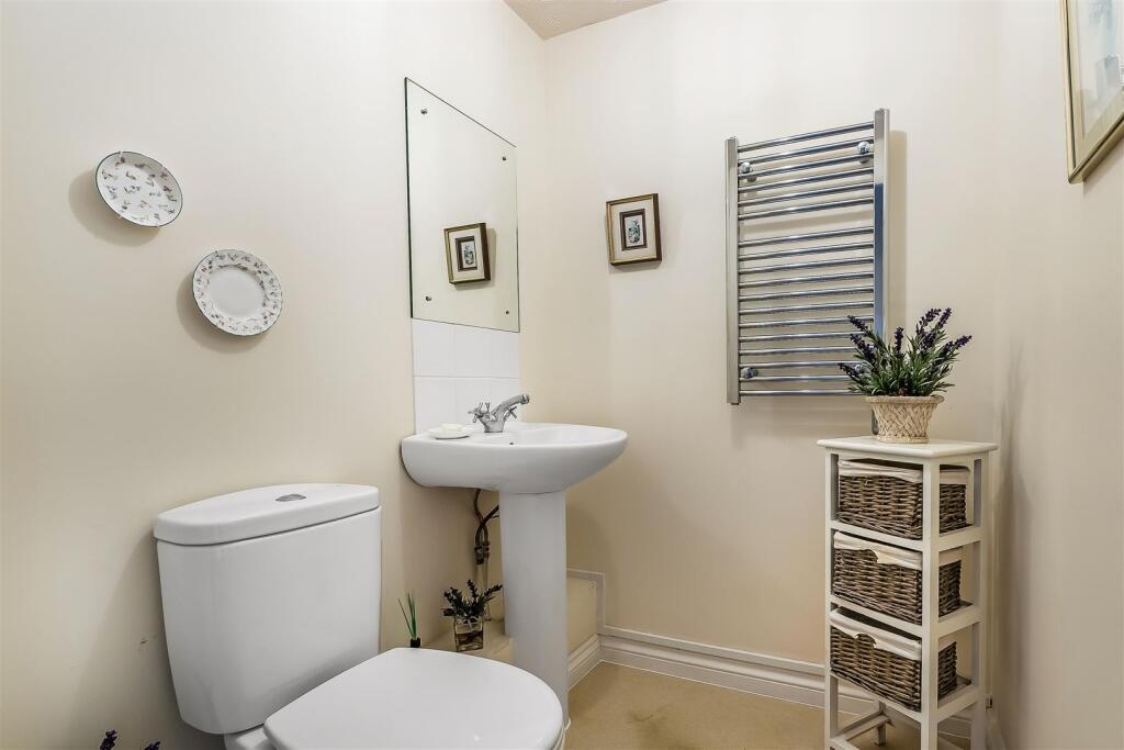 Cloakroom toilet.jpg