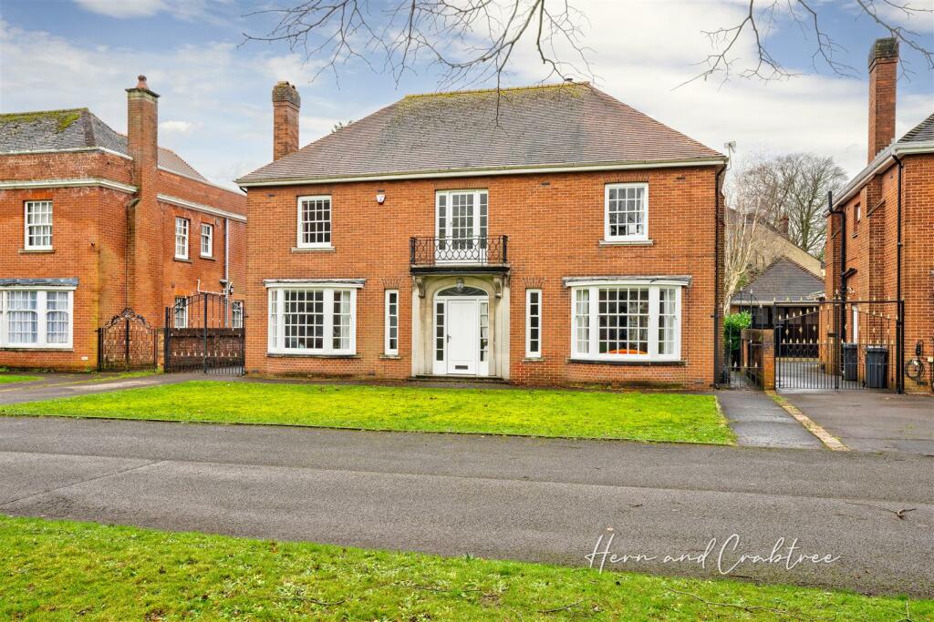 Queen Anne Square, Cardiff, HernCrabtree (2).jpg