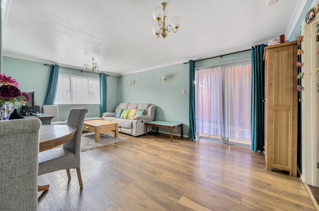 1316843-15-685d32...