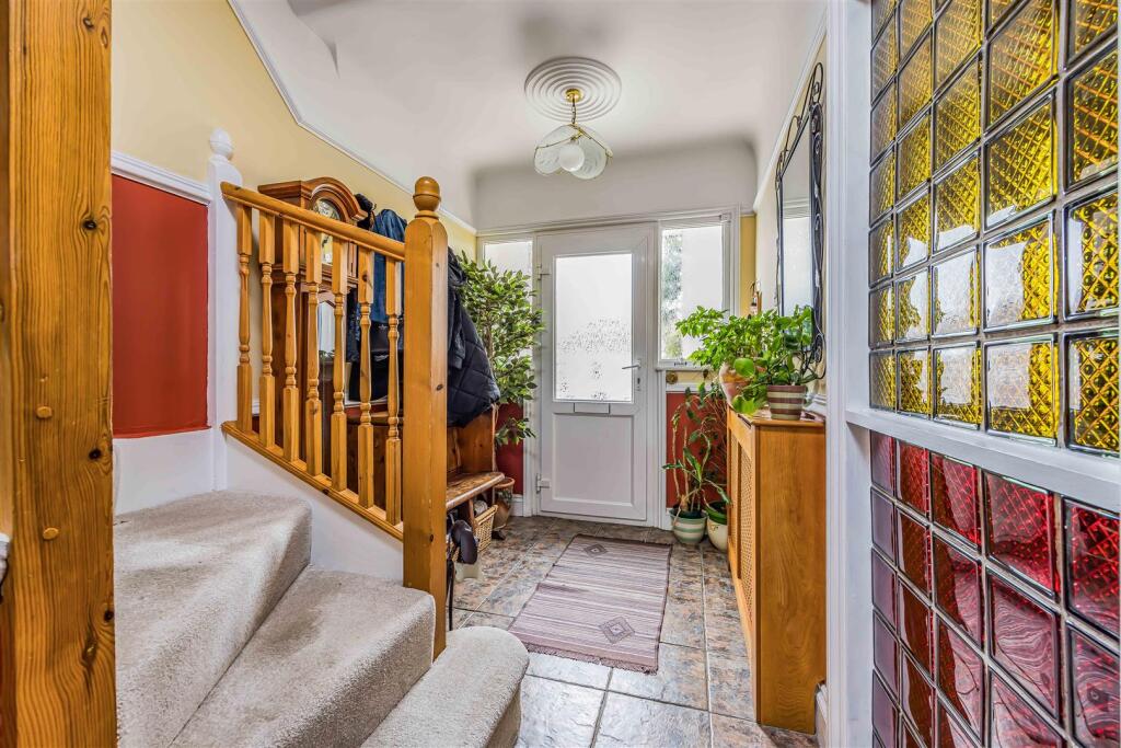 59 Woodfield Avenue, Drayton-Small-PorticoMarketin