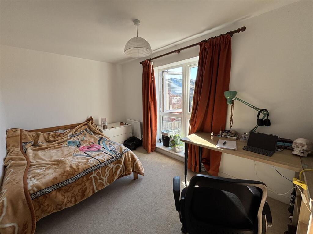 bedroom 4.jpg