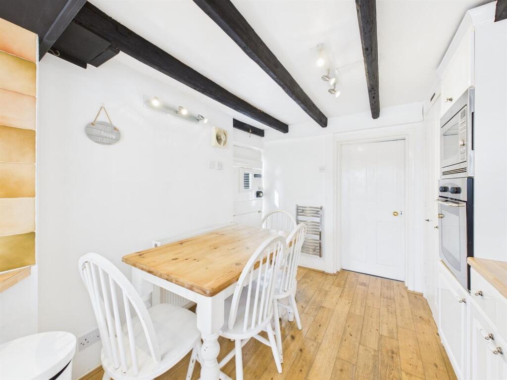 Kitchen: