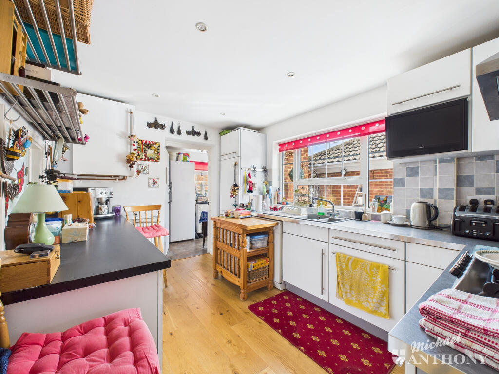 CAM03218G0-PR0737-STILL013