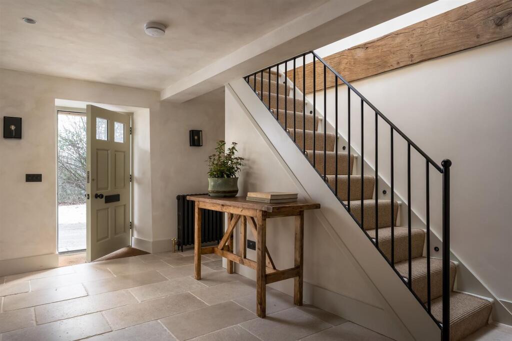 13 - Long Cottage - GL54 4AF - Web.jpg