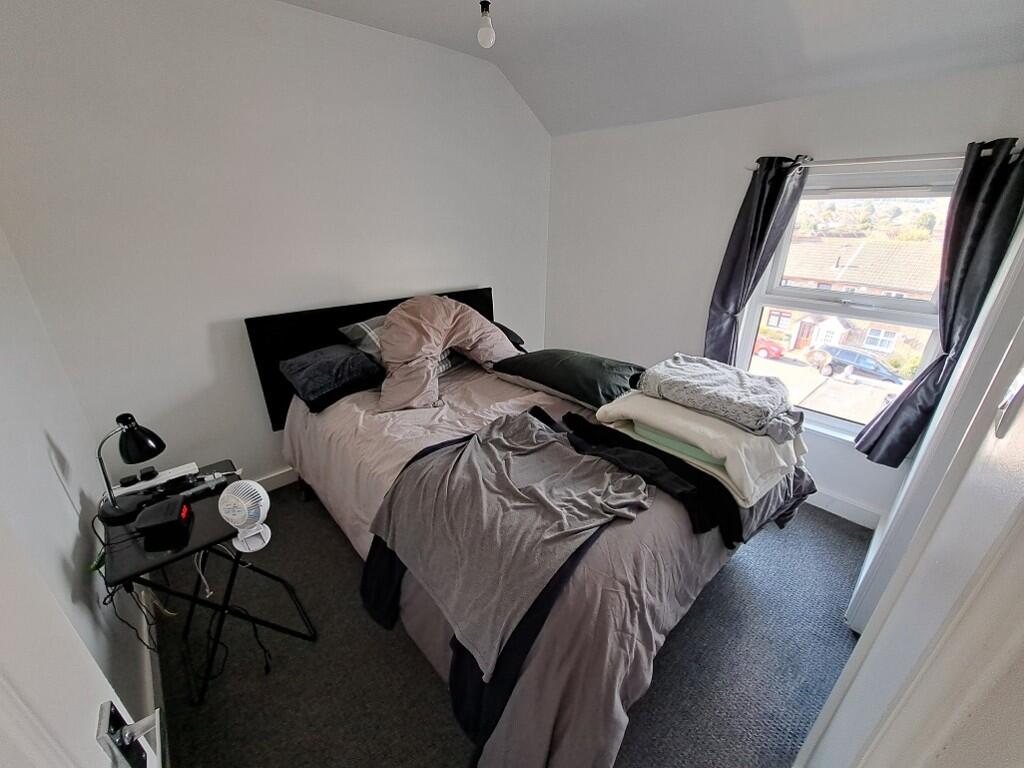 DOUBLE BEDROOM