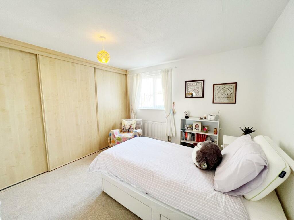 Bedroom 1 pic 1.jpg
