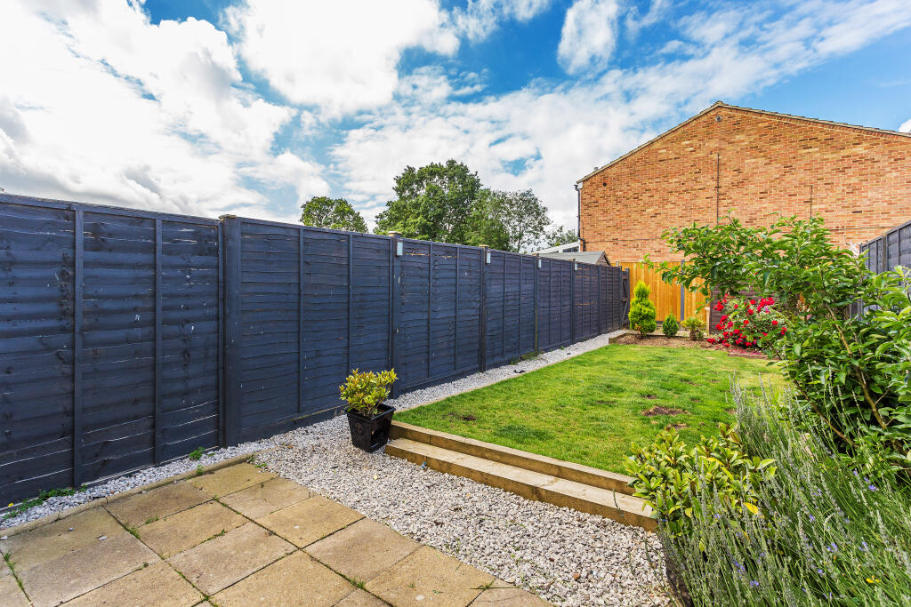Rear garden 2.jpg