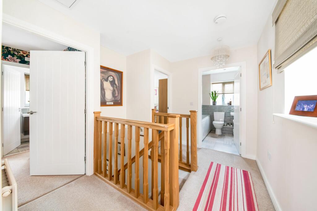 FIRST FLOOR LANDING
