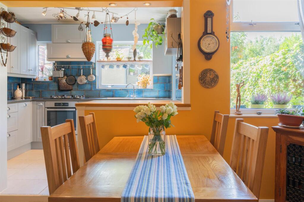 238 London Road-10.jpg