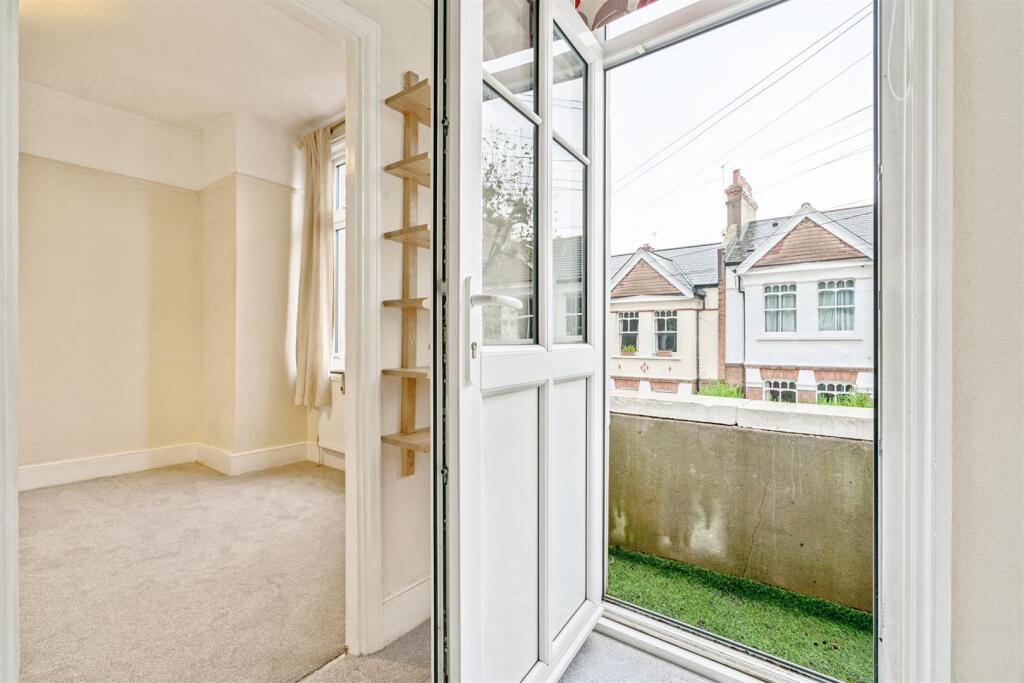 86 Idlecombe Road SW17 balcony 1.jpg