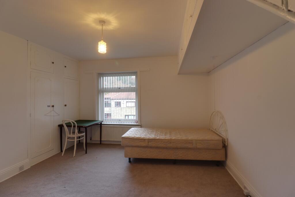 DOUBLE BEDROOM