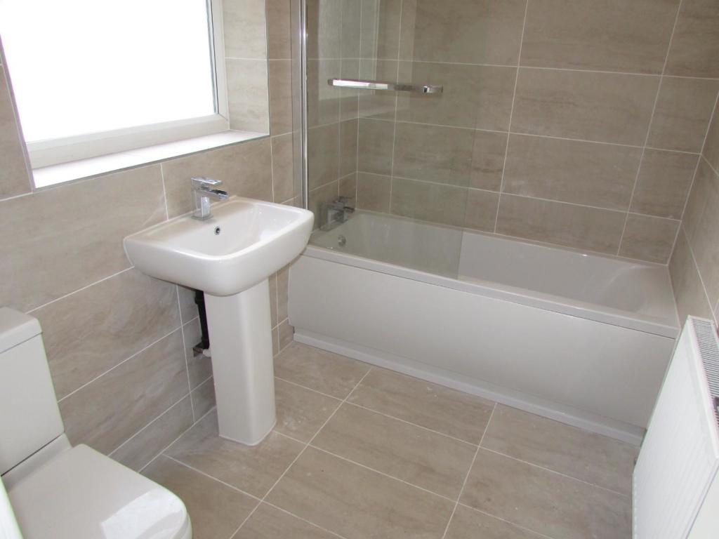 ARE303bath.JPG