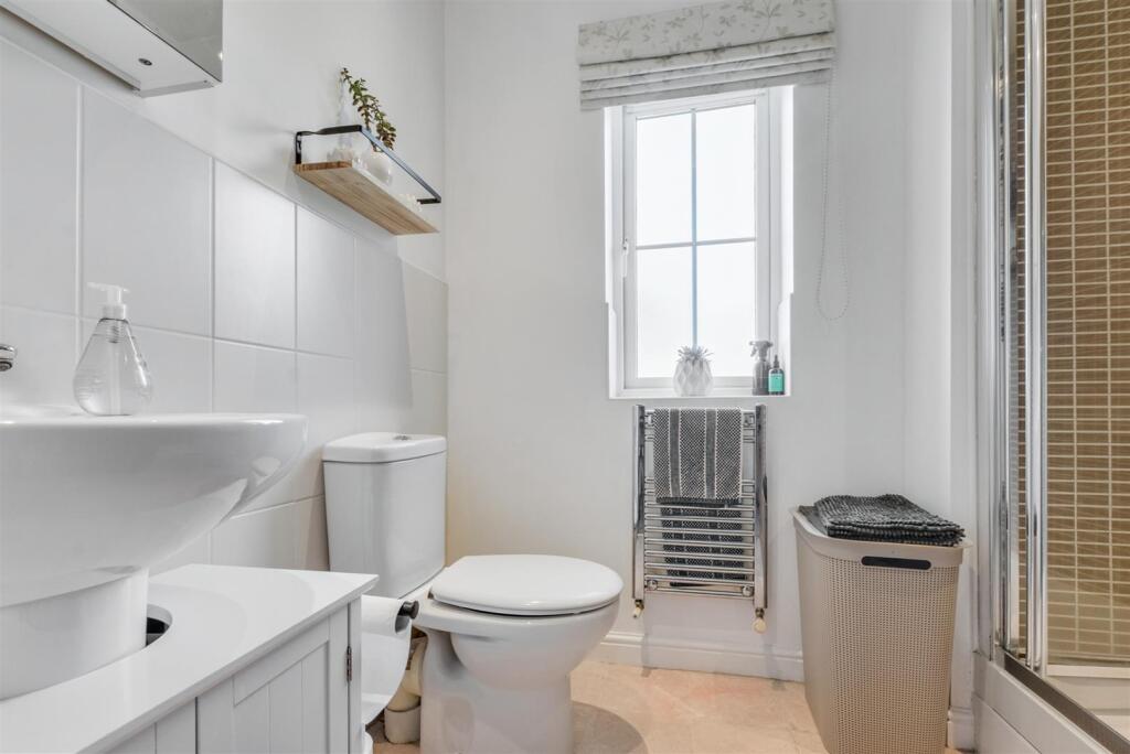 Ensuite.jpeg