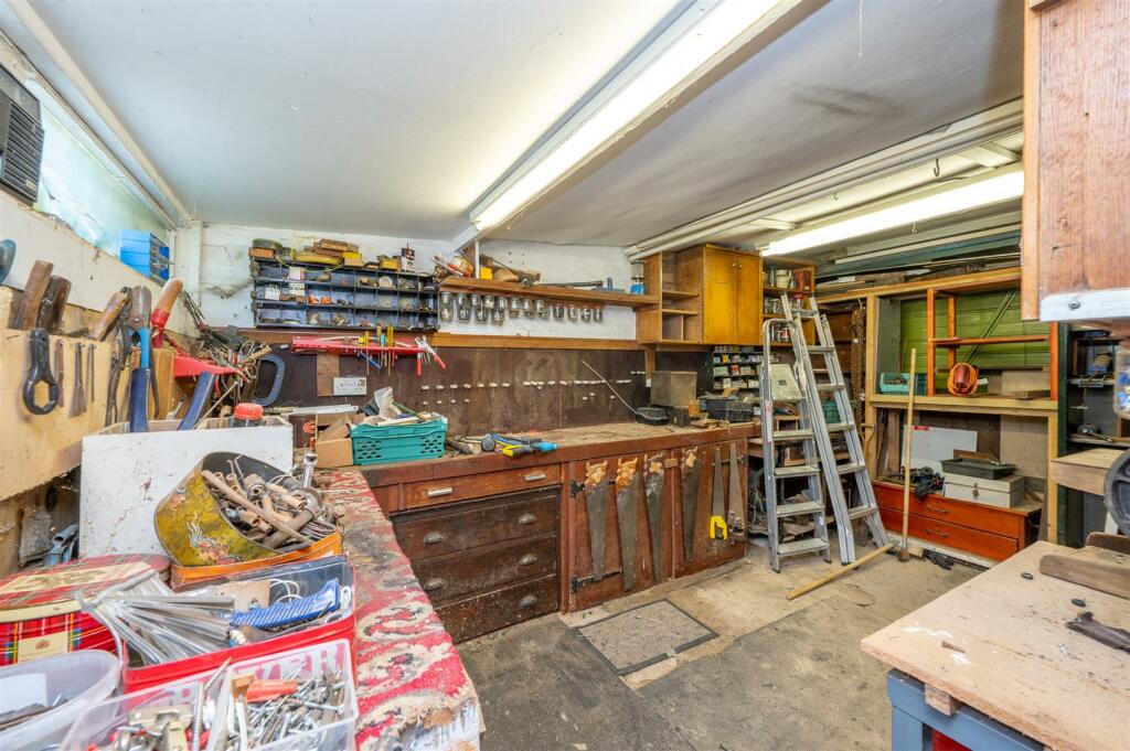 Workshop / Garage