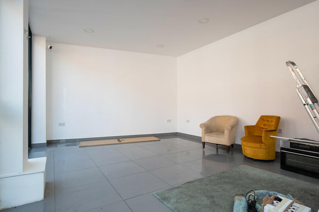 384 Brighton Rd -...