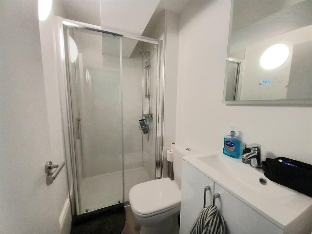 Apartment 12 Shower Room.jpg