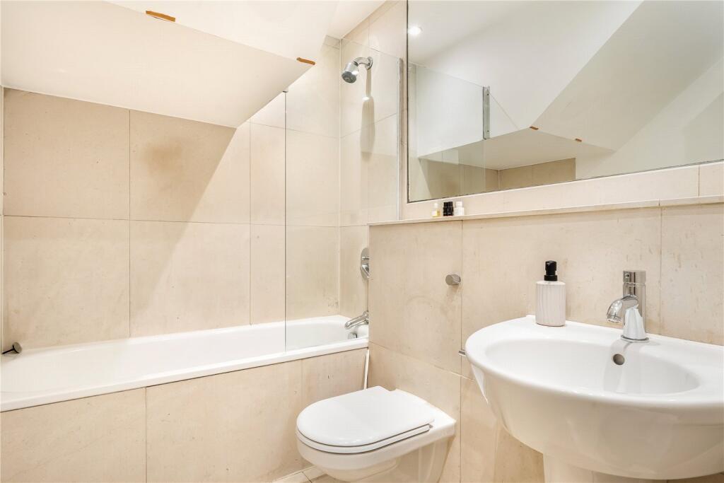 En-Suite Bathroom