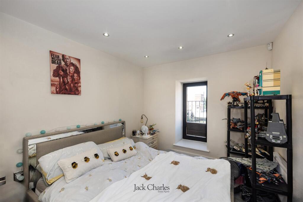 5 Ronnies Wharf, TN9 1EX 012.jpg