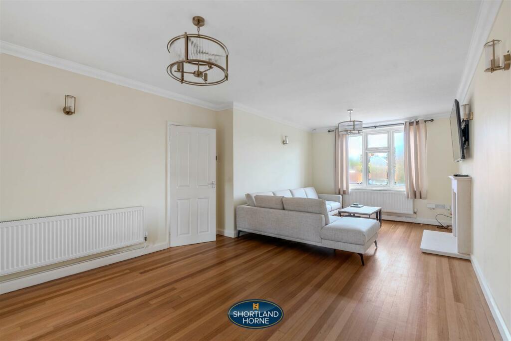 74 Arnold Ave Int (9 of 21).jpg