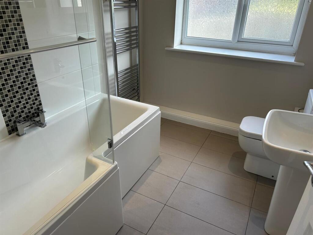 Bathroom / WC: