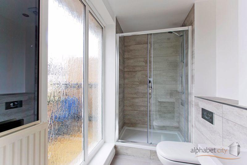 En suite showe...