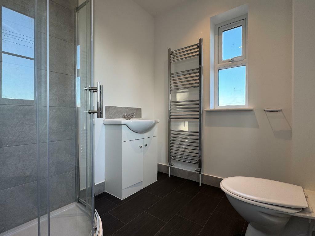 En suite shower room (Bedroom 2)