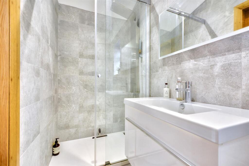 Shower Room_2.jpeg