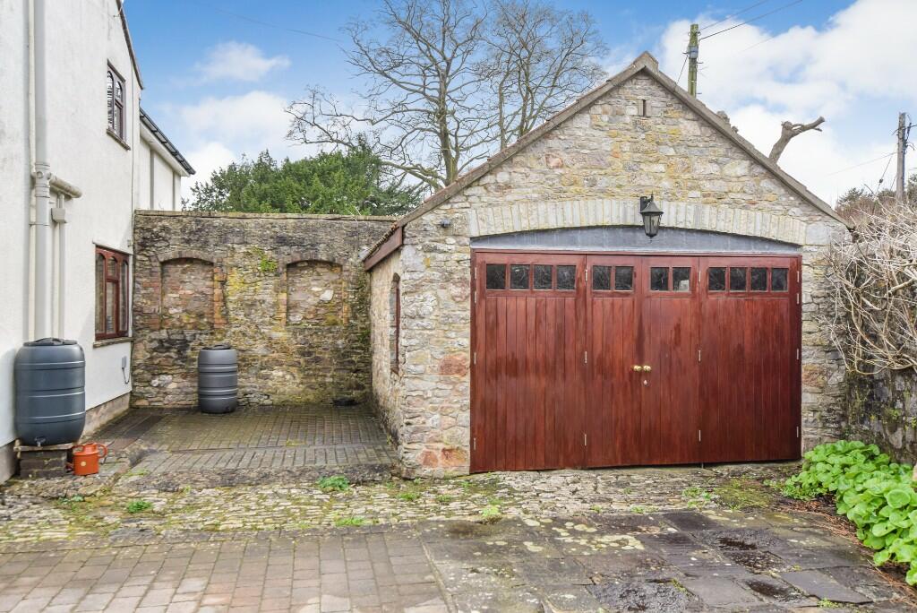 Detached garage