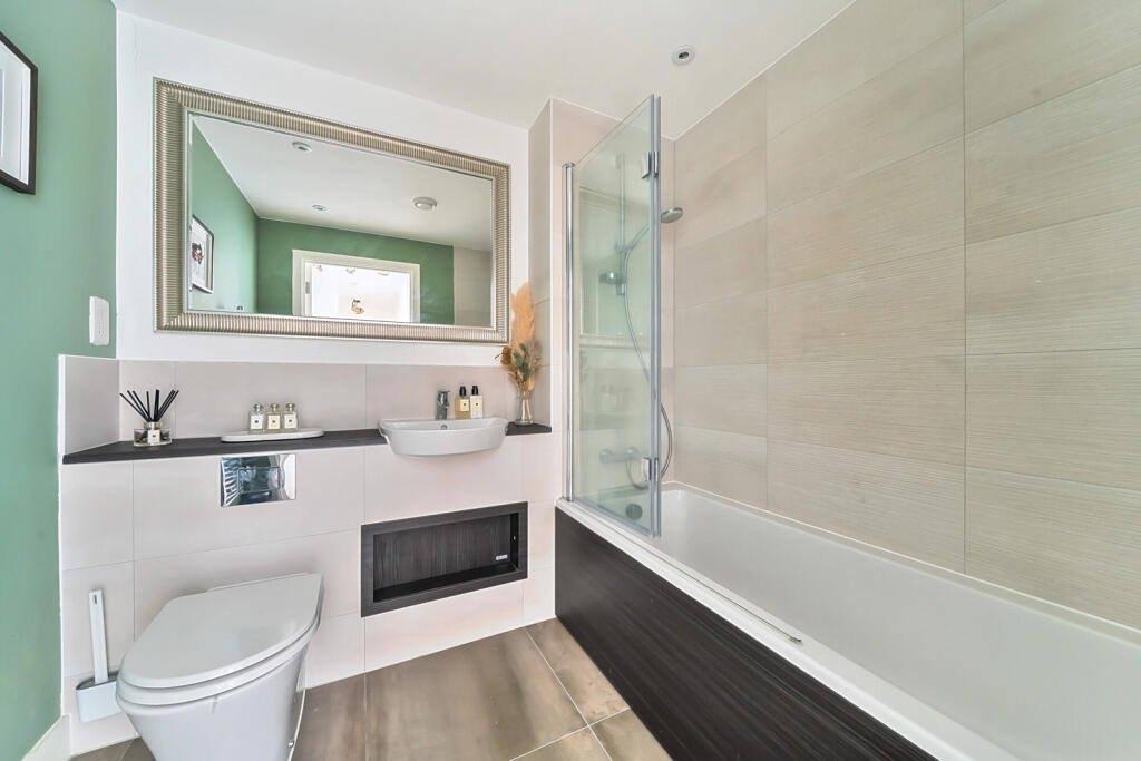 21-6819ce3fbf517-...