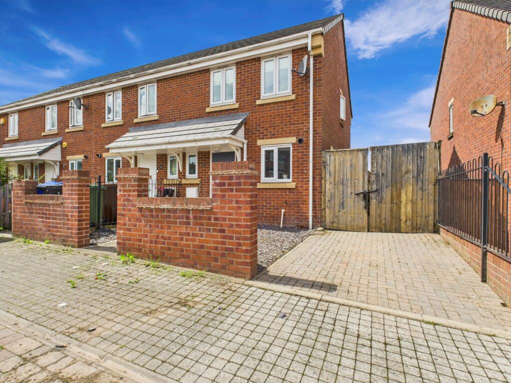 CAM03729G0-PR0104-STILL003