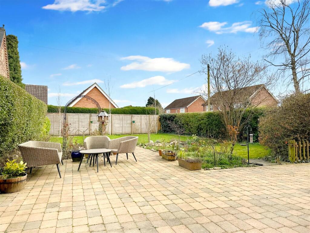 Delightful Private Garden 860