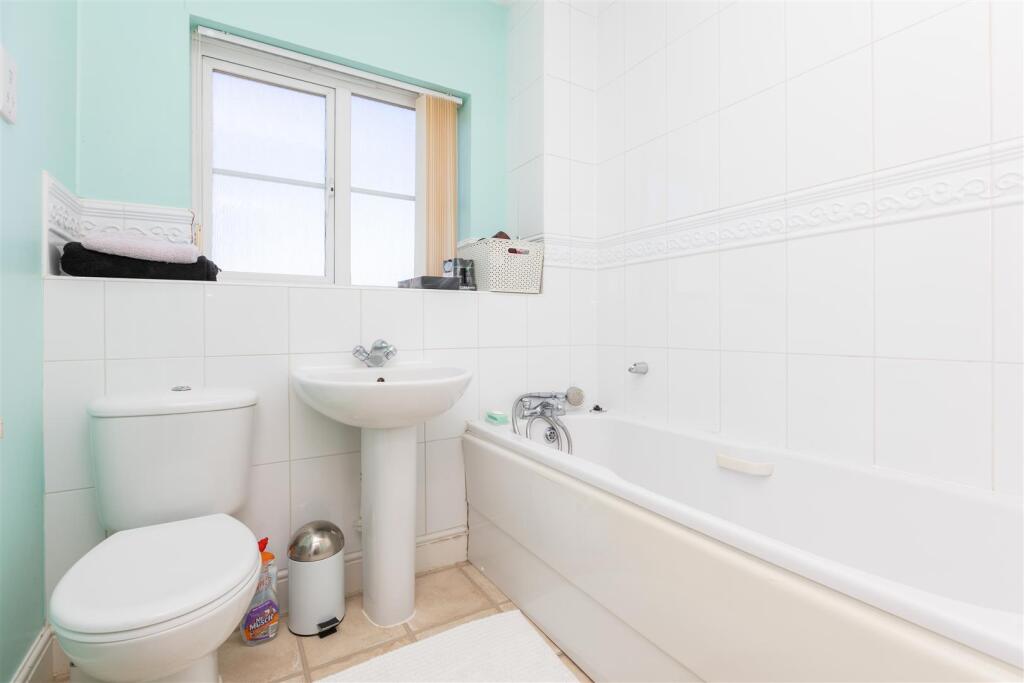 3 Dollimere Close-20.jpg