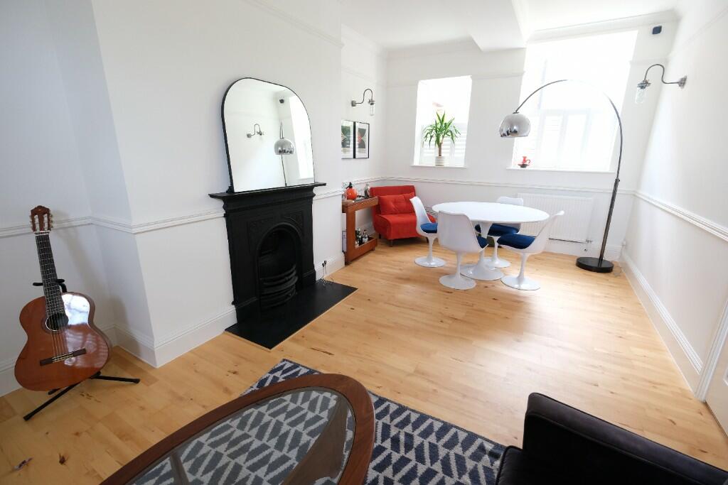 SITTING/DINING ROOM